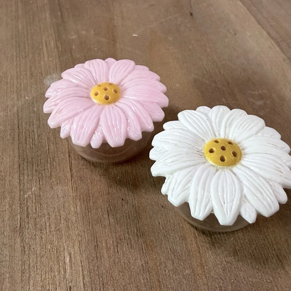 Vintage Daisy Salt & Pepper Shakers Pink White‎ Plastic Pair